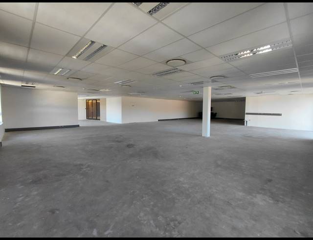 329M² OFFICE TO LET IN MAGALIESSIG